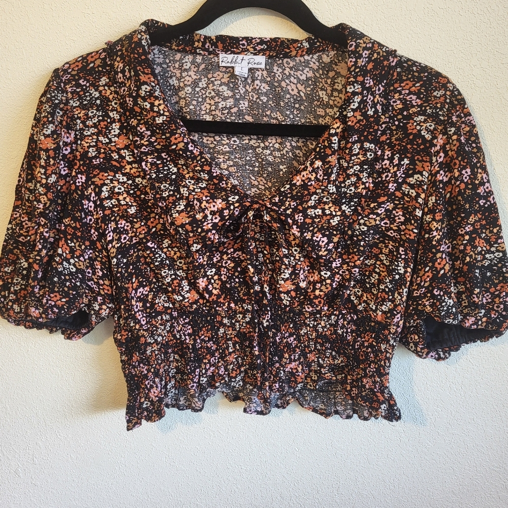 Rabbit Rose ruffle collar short balloon sleeve gathered crop top. Juniors Large